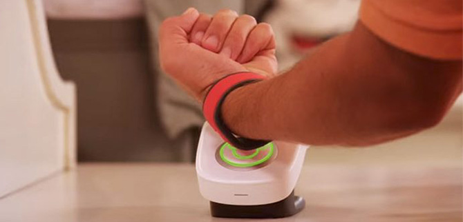 10 Lessons Disney's MagicBand Can Teach Theme Parks - ID&C